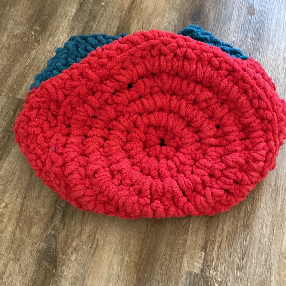 Cat bed/ hidey hole - Picture 3 of 3